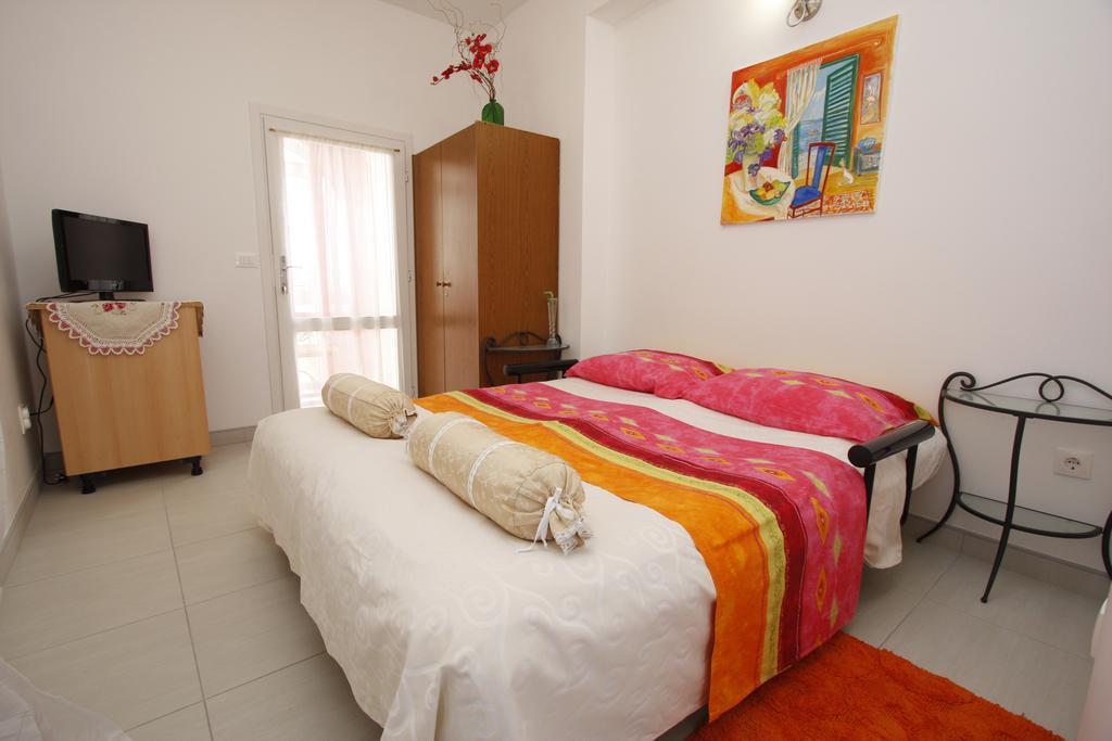 Apartments Delfin Tučepi Rom bilde
