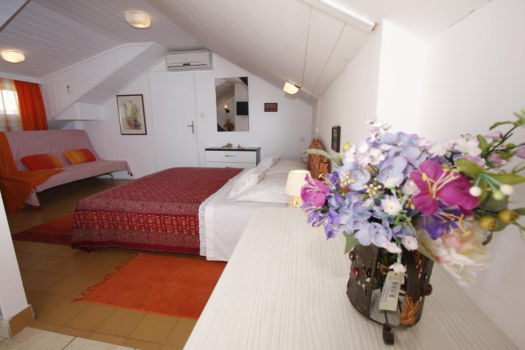 Apartments Delfin Tučepi Rom bilde