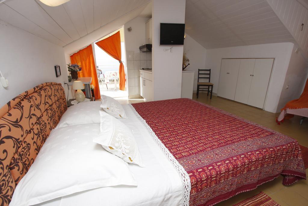 Apartments Delfin Tučepi Rom bilde