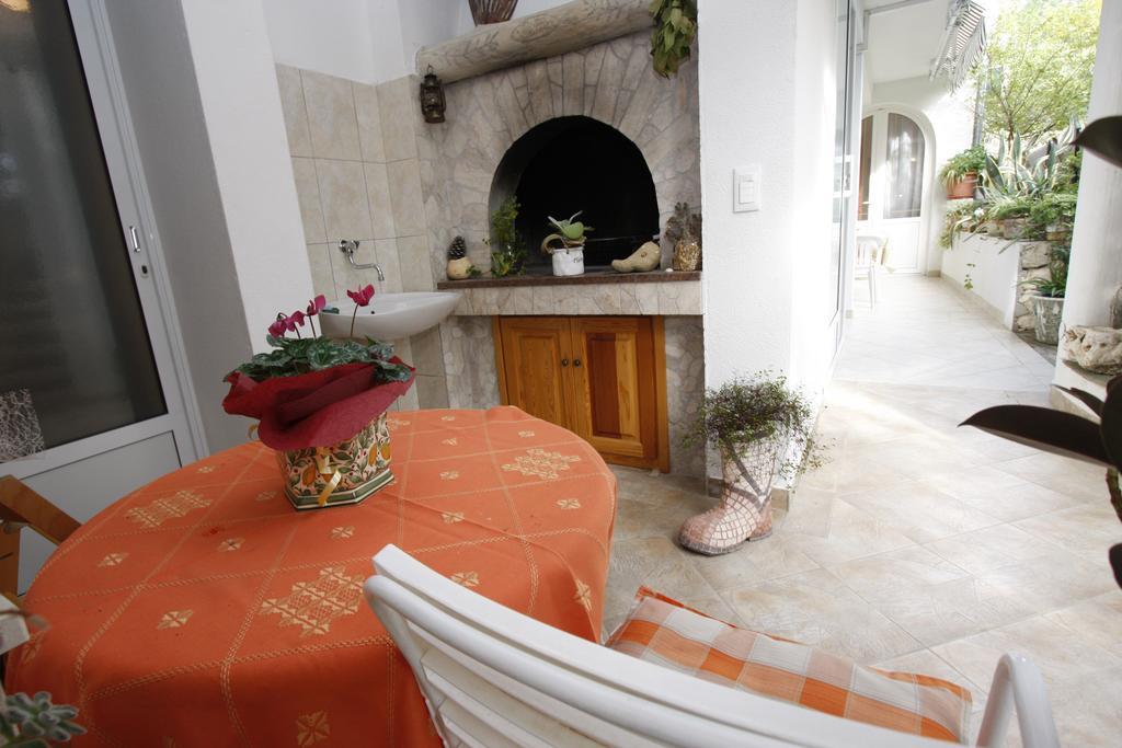 Apartments Delfin Tučepi Rom bilde