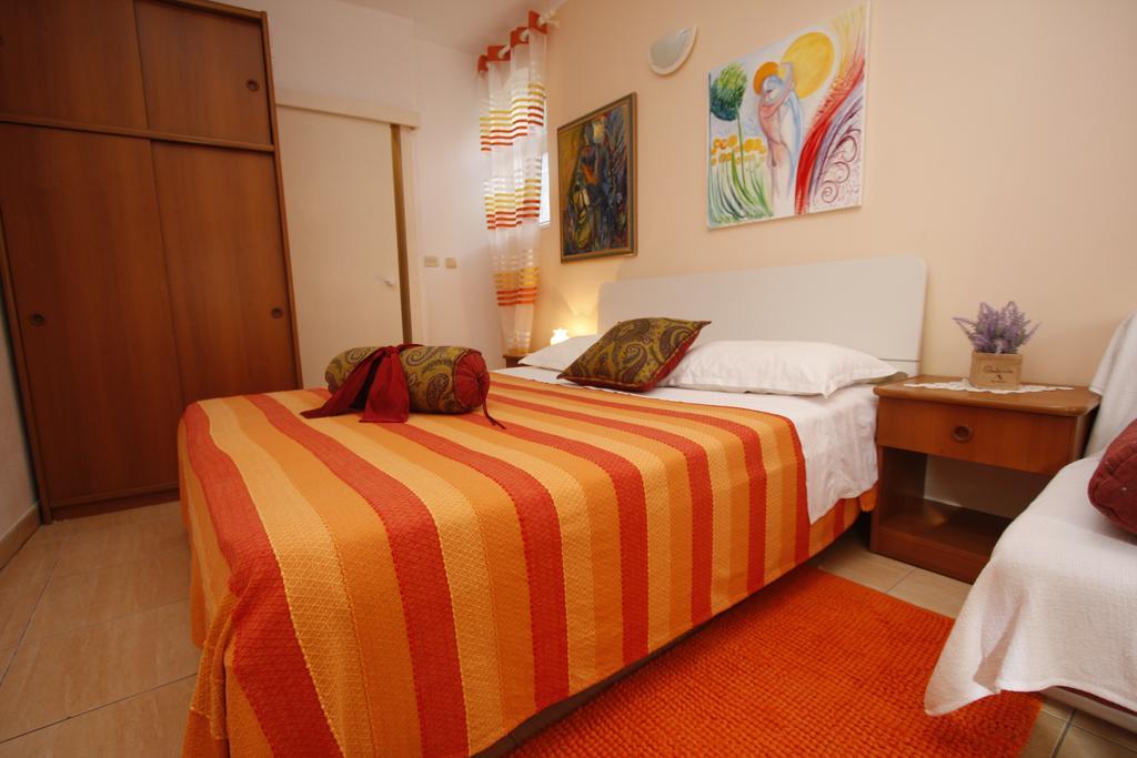Apartments Delfin Tučepi Rom bilde